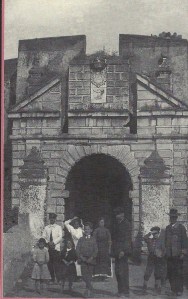 Puerta del Calvario de Olivenza 001