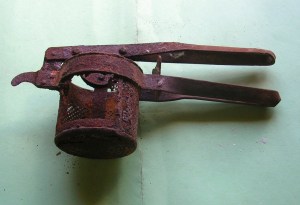 Aparato prensador de hierbas medicinales