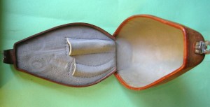 Caja con mascarilla de Esmarch para anestesia